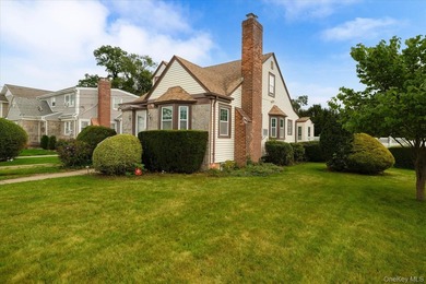 Welcome home to this charming Cape Cod featuring 4 spacious - photo 3