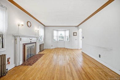 Welcome home to this charming Cape Cod featuring 4 spacious - photo 4