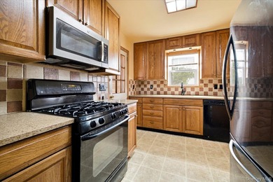 Welcome home to this charming Cape Cod featuring 4 spacious - photo 9