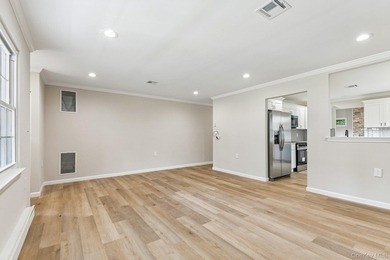 Beautifully Renovated Ranch in the Desirable Leisure Knoll - photo 9