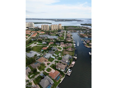 Welcome to this beautifully maintained 4-bedroom, 3-bathroom - photo 1