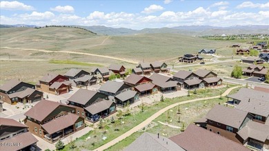 Welcome home to your fully furnished mountain escape located on - photo 4
