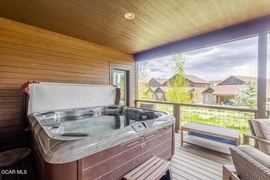Welcome home to your fully furnished mountain escape located on - photo 8