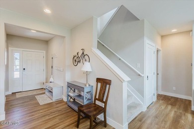 Welcome home to your fully furnished mountain escape located on - photo 9