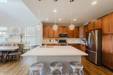 Welcome home to your fully furnished mountain escape located on - photo 10