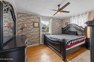 Check out this beautiful 2 bedroom, 1 bathroom home in - photo 11