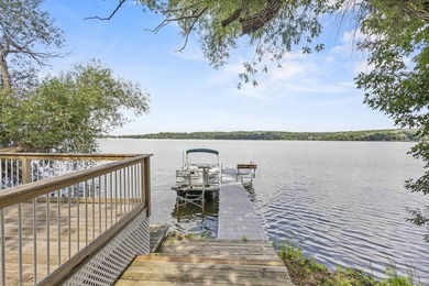 Lakefront living at this charming 2-bedroom, 1-bath cottage - photo 2