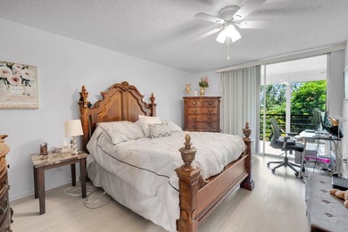 Beautifully renovated 2BR/2BA condo in Boca Raton's 55+ Barwood - photo 14