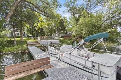 Lakefront living at this charming 2-bedroom, 1-bath cottage - photo 5