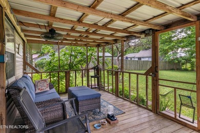 Check out this beautiful 2 bedroom, 1 bathroom home in - photo 17