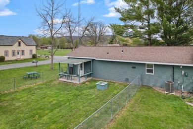 Charming 4 bedroom Buffalo City home with easy main-level living - photo 18