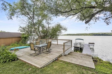 Lakefront living at this charming 2-bedroom, 1-bath cottage - photo 8