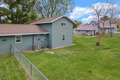 Charming 4 bedroom Buffalo City home with easy main-level living - photo 19