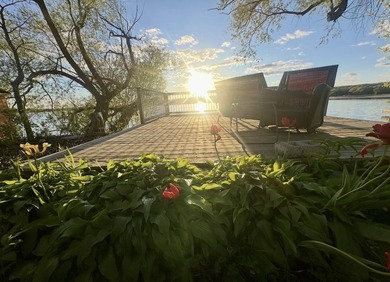 Lakefront living at this charming 2-bedroom, 1-bath cottage - photo 9