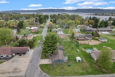 Charming 4 bedroom Buffalo City home with easy main-level living - photo 20