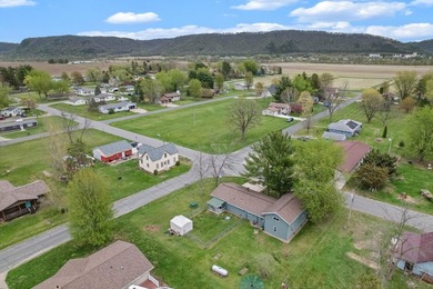 Charming 4 bedroom Buffalo City home with easy main-level living - photo 21