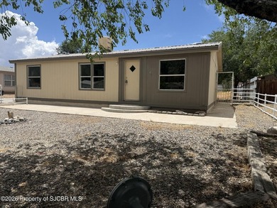 Very nice 3/2. Cute doublewide on permanent foundation, nice - photo 2