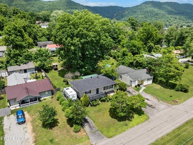 Check out this beautiful 2 bedroom, 1 bathroom home in - photo 24