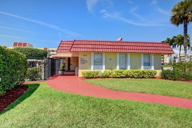 Beautifully renovated 2BR/2BA condo in Boca Raton's 55+ Barwood - photo 32
