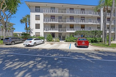 Beautifully upgraded condo offering modern finishes and - photo 3