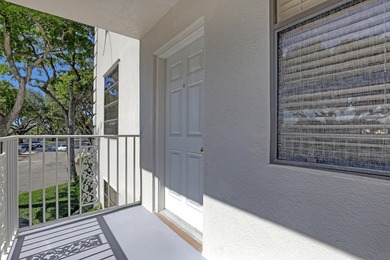 Beautifully upgraded condo offering modern finishes and - photo 5