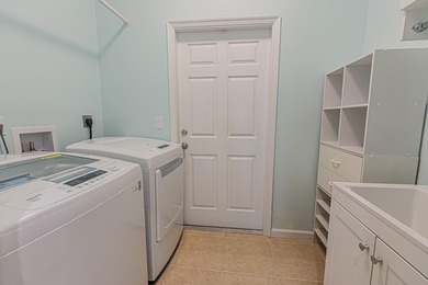 Move-in ready 2023 roof, 4/2/2 home, great location! Designed - photo 19