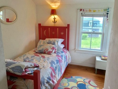 *Lawrence House* Sweet iconic Farmhouse with gorgeous views of - photo 19