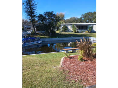 Mid Florida Lakes Home For Sale in Leesburg Florida
