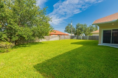Move-in ready 2023 roof, 4/2/2 home, great location! Designed - photo 22