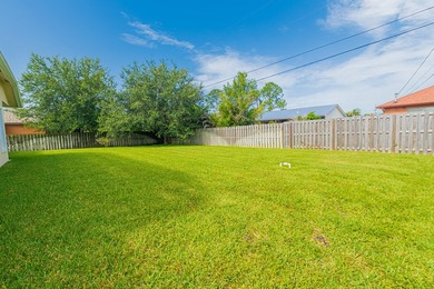Move-in ready 2023 roof, 4/2/2 home, great location! Designed - photo 23