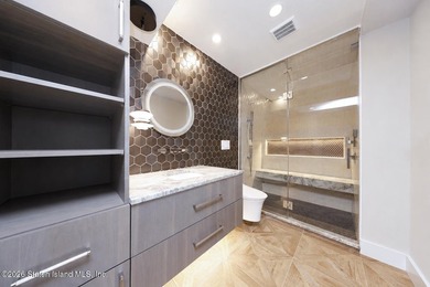 This beautifully renovated 3- level townhouse in New Springville - photo 29