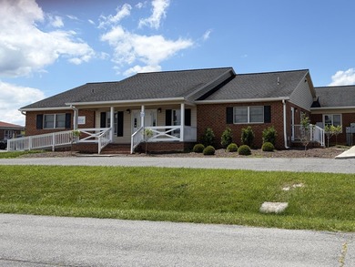 A really nice brick, medical/office building in a great location - photo 2