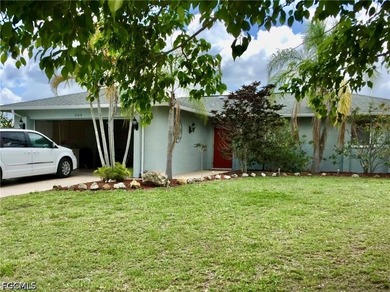Enjoy the perfect Florida lifestyle in a desirable SE Cape Coral - photo 1