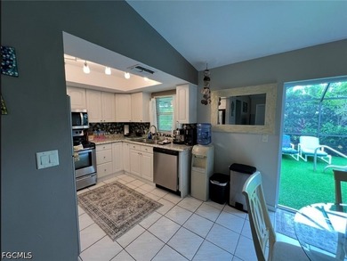 Enjoy the perfect Florida lifestyle in a desirable SE Cape Coral - photo 8
