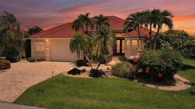 Waterfront Luxury Living with Sailboat Access!
Offered fully - photo 2
