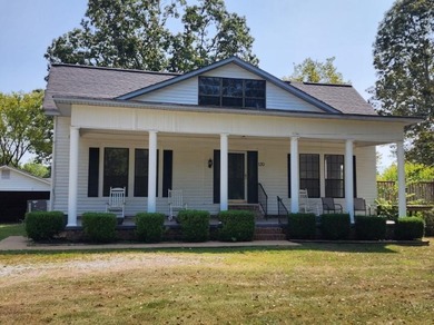 Motivated sellers! This country style home is welcoming from the - photo 2