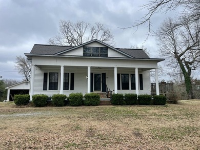 Motivated sellers! This country style home is welcoming from the - photo 4