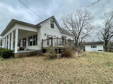 Motivated sellers! This country style home is welcoming from the - photo 5