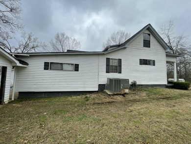 Motivated sellers! This country style home is welcoming from the - photo 9