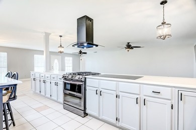 Prime lakefront retreat on Sam Rayburn offering over 2 acres and - photo 11