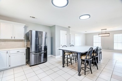 Prime lakefront retreat on Sam Rayburn offering over 2 acres and - photo 13