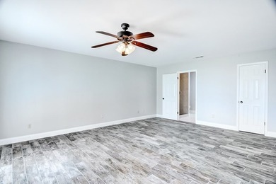 Prime lakefront retreat on Sam Rayburn offering over 2 acres and - photo 15
