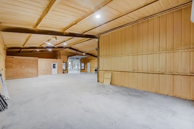 Prime lakefront retreat on Sam Rayburn offering over 2 acres and - photo 31
