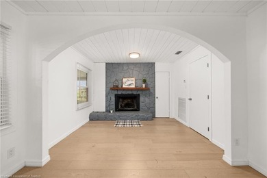 Discover this absolutely charming three-bedroom, two-bathroom - photo 5