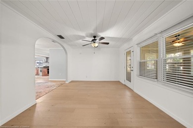 Discover this absolutely charming three-bedroom, two-bathroom - photo 7