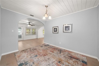 Discover this absolutely charming three-bedroom, two-bathroom - photo 8