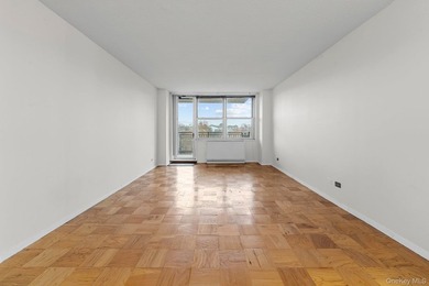 Step into a rare find in the heart of Flushing-a sprawling - photo 2