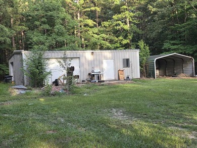 This 3-bedroom, 2-bath home offers privacy and plenty of room to - photo 7