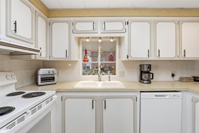 Lakefront Triple-Wide Home in Harbor Cove's Premier 55+ - photo 8