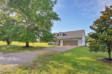 Escape to the country without sacrificing convenience! Nestled - photo 3